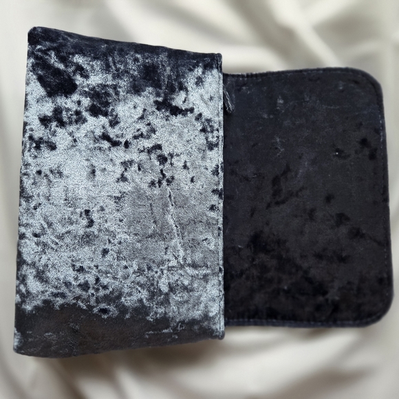 Chic Velvet Clutch Cosmetic Purse in Grey Blue Cle de peau beaute - Picture 6 of 13